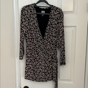 Anne Klein Black and Tan Print  Blouse